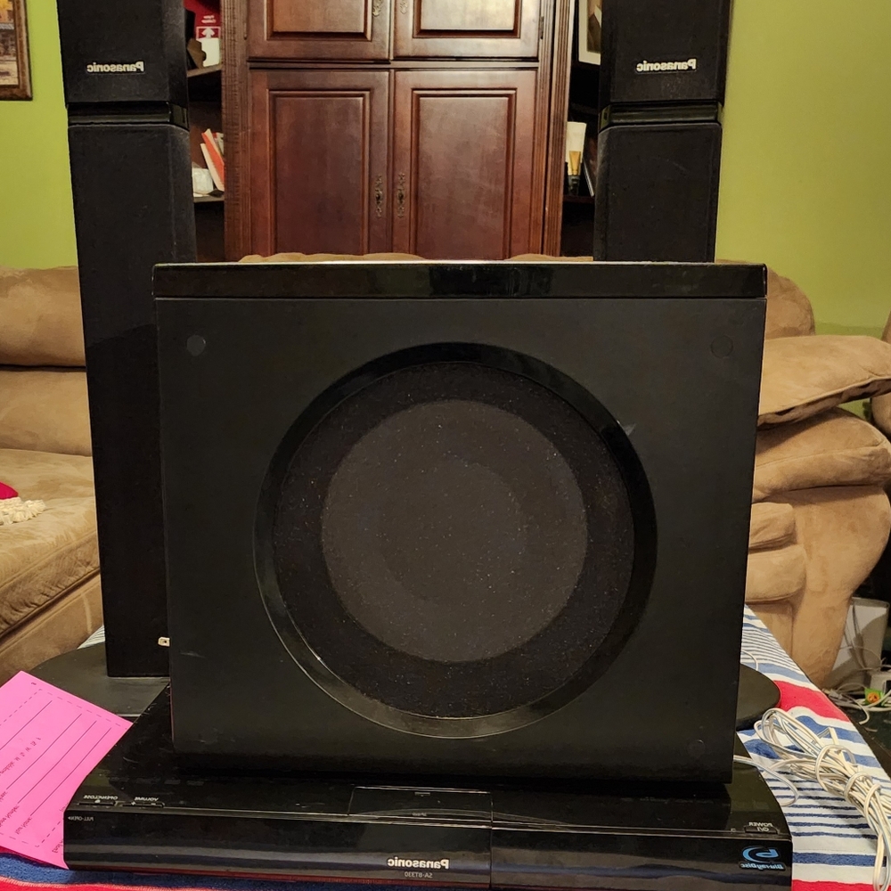 4 pice surround sound Panasonic speakers and blue ray digital receiver.